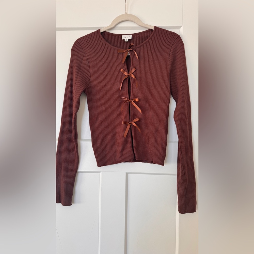 Le lis brown bow top